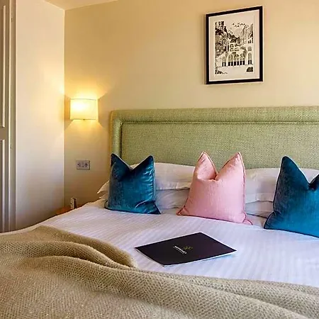 Hotel The Moorings & Restaurant 4*