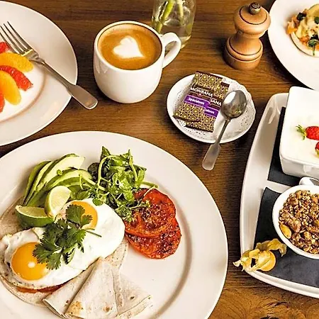The Moorings & Restaurant Hotel 4*