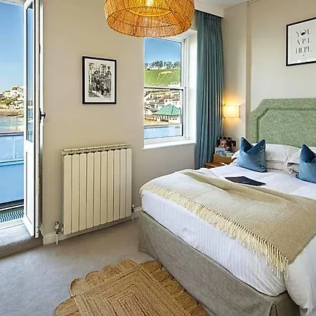 Hotel The Moorings & Restaurant